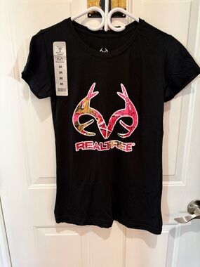 New with tags RealTree Black Tee with pink & Camo Realtree Logo Print